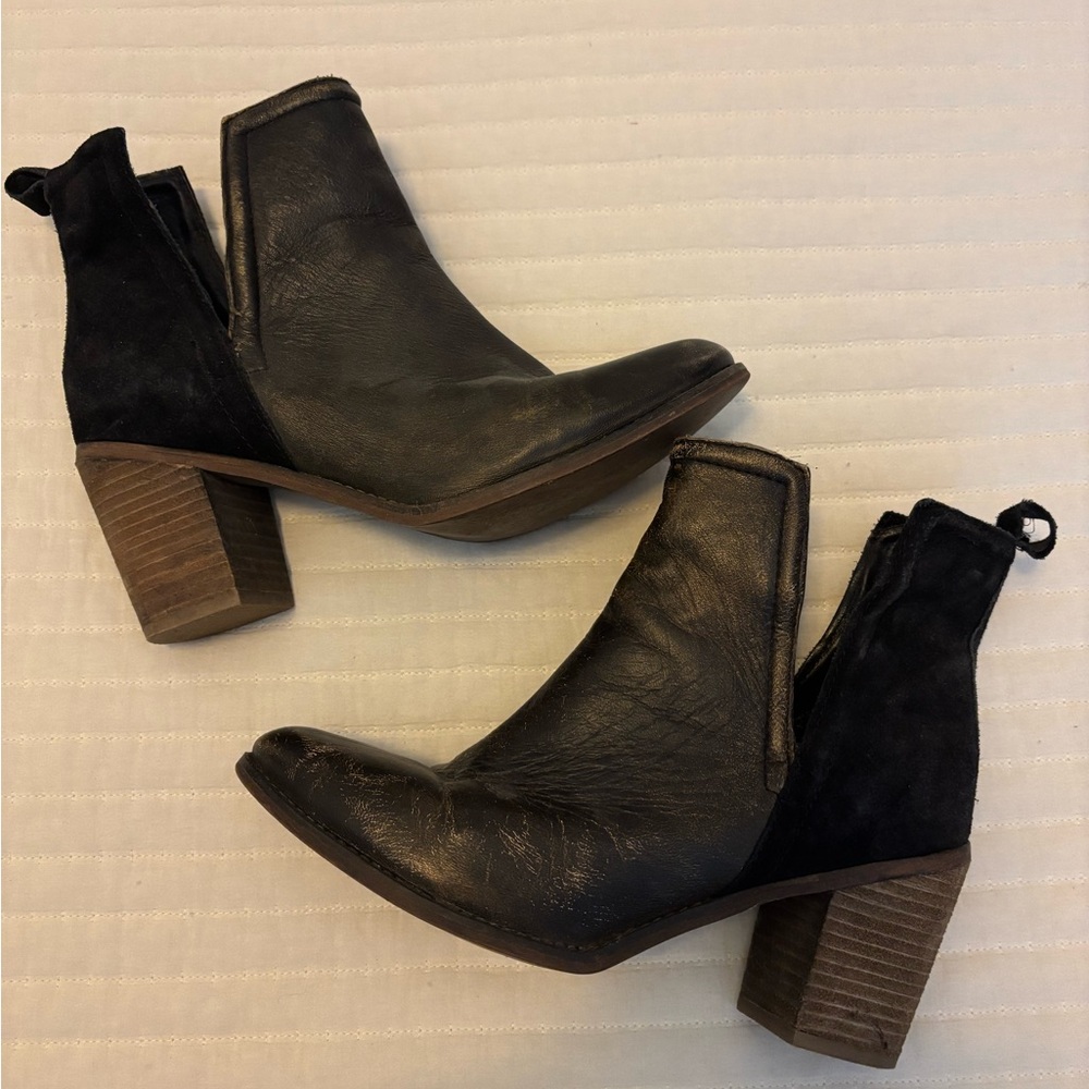 Diba True “Later On” leather & suede black ankle boots. Size 9 1/2.